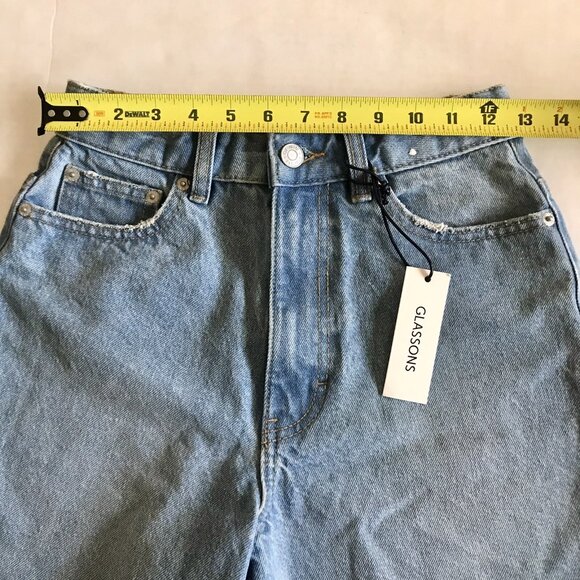 Glassons Super High Rise 80s Mom Denim Shorts Size 6‎ - Picture 5 of 8